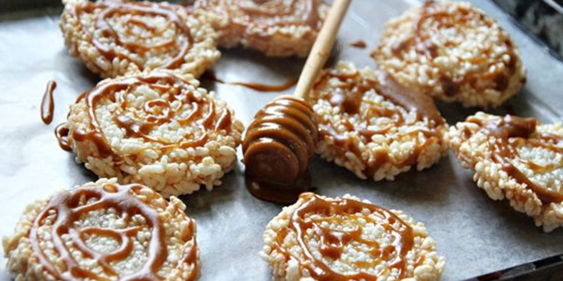 Thai Sweet Crispy Rice Cakes – Khao Taen Recipe