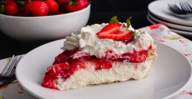 Strawberry Mascarpone Cream Pie