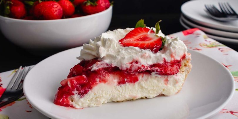 Strawberry Mascarpone Cream Pie